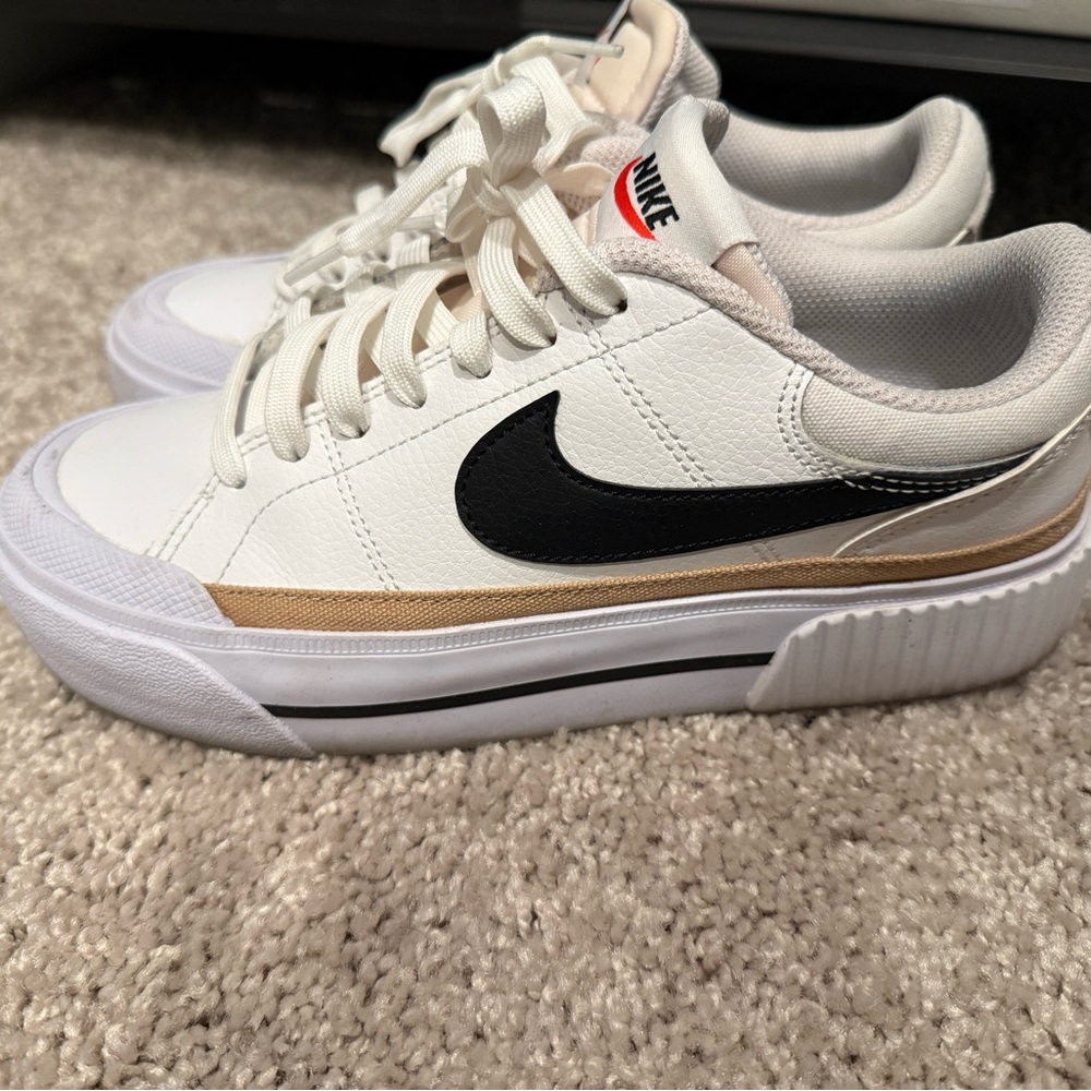 Nike court legacy lift